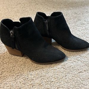 🌟HP🌟Vince Camuto Black Booties